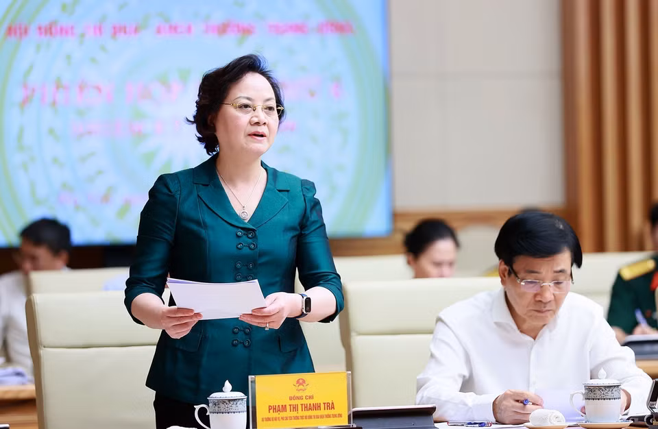 Bộ trưởng Bộ Nội vụ Phạm Thị Thanh Trà, Phó Chủ tịch Thường trực Hội đồng Thi đua-Khen thưởng Trung ương báo cáo về công tác Thi đua Khen thưởng. (Ảnh: Dương Giang/TTXVN) 