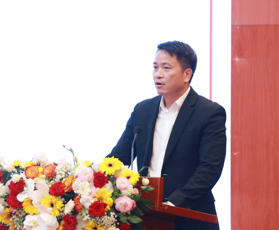 Phó Cục trưởng Cục Thông tin Đối ngoại, Bộ Thông tin và Truyền thông Nguyễn Văn Thuật tham luận tại hội thảo. (Ảnh: Phương Hoa/TTXVN)