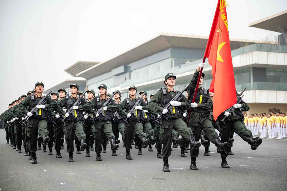 Cán bộ, chiến sỹ nữ Cảnh sát Cơ động tham gia diễu binh, diễu hành tại buổi tổng duyệt. (Ảnh: Phạm Kiên/TTXVN)