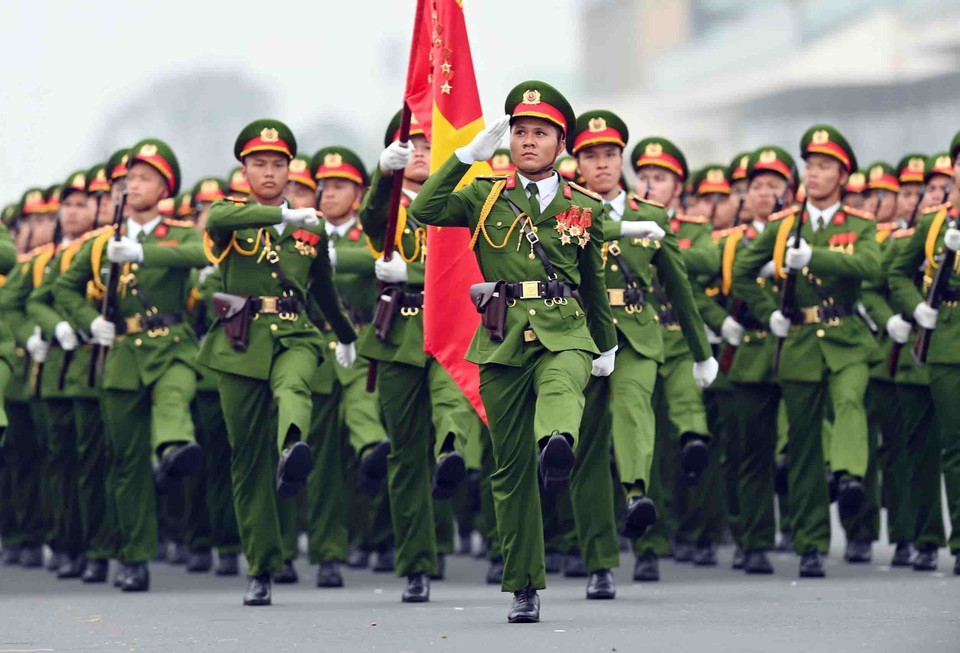 Tại buổi tổng duyệt, hơn 5.000 chiến sỹ Cảnh sát Cơ động đại diện cho gần 33.000 cán bộ, chiến sỹ lực lượng Cảnh sát Cơ động toàn quốc trình diễn động tác "đúng, đều, mạnh mẽ, đẹp, thống nhất". (Ảnh: Phạm Kiên/TTXVN)