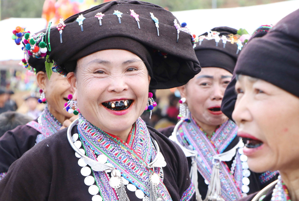 Người già lớn tuổi dân tộc Lào ở xã Nà Tăm, huyện Tam Đường, tỉnh Lai Châu thường nhuộm răng đen. (Ảnh: Nguyễn Oanh/TTXVN)