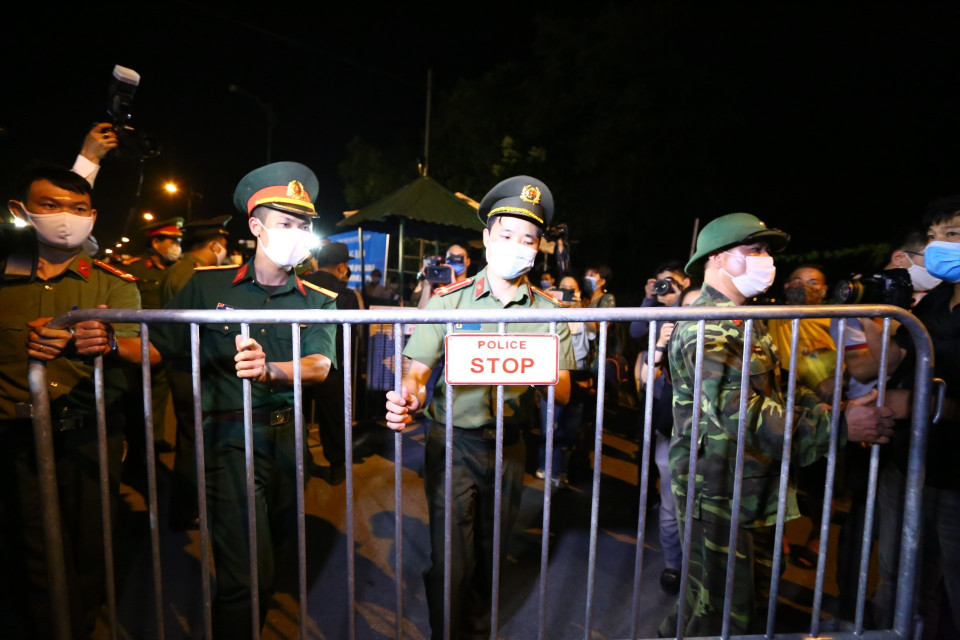 Đúng 0h ngày 6/5/2020, thôn Hạ Lôi ( huyện Mê Linh) với hơn 10.000 nhân khẩu được dỡ bỏ lệnh cách ly. (Ảnh: Minh Quyết/TTXVN)