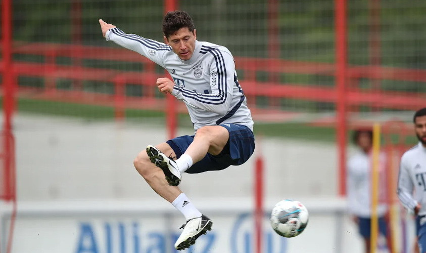 Các cầu thủ Bayern Munich nỗ lực tập luyện trước khi chính phủ Đức chốt ngày Bundesliga trở lại sau dịch COVID-19. (Nguồn: FcBayern)