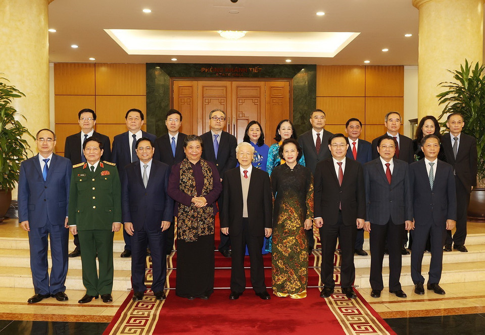 Tổng Bí thư Nguyễn Phú Trọng cùng các đồng chí lãnh đạo, nguyên lãnh đạo Đảng, Nhà nước chụp ảnh chung. (Ảnh: Trí Dũng/TTXVN)