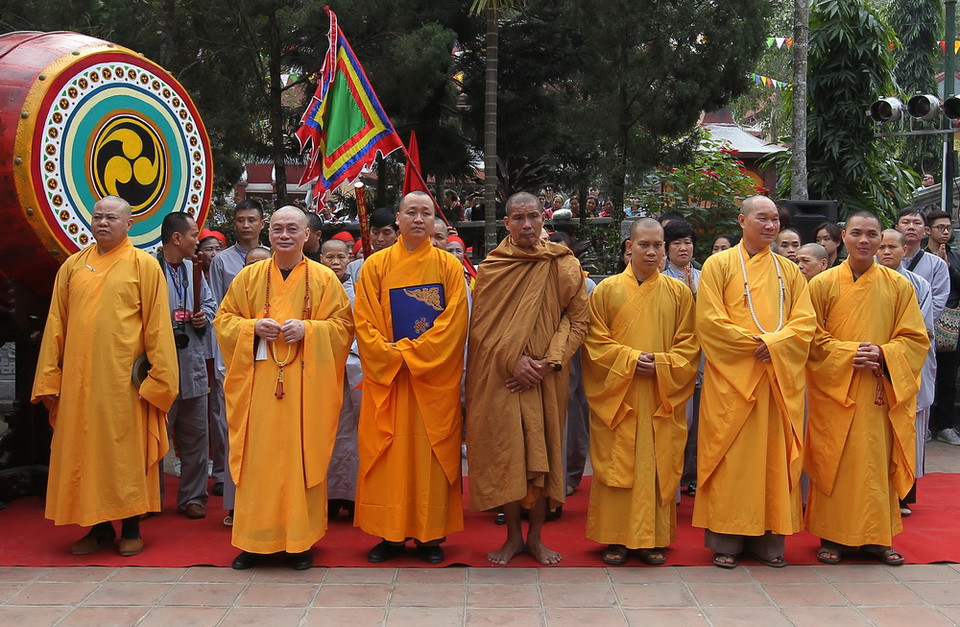 Thượng tọa Thích Minh Hiền và các Chư Tôn Đức trong buổi lễ khai hội chùa Hương. (Ảnh: Quốc Khánh/TTXVN)