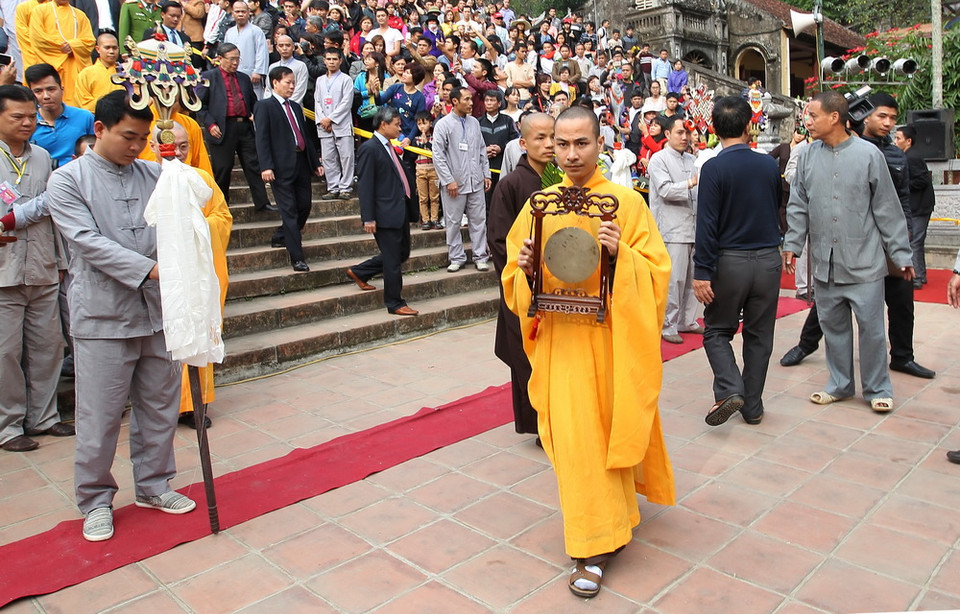 Cung nghinh quý đại biểu ra dự lễ khai hội chùa Hương. (Ảnh: Quốc Khánh/TTXVN)