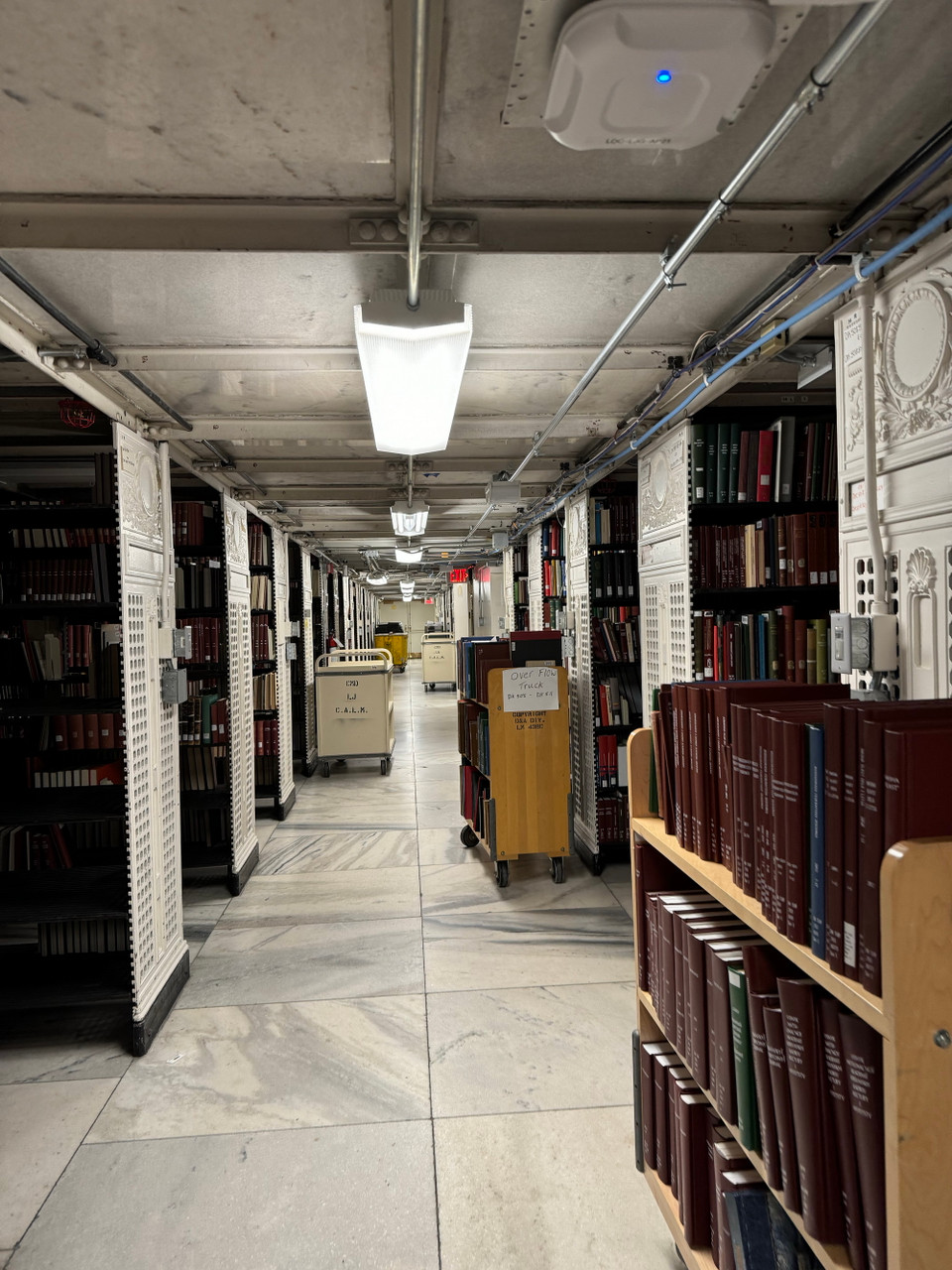 Phòng bảo quản sách của Thư viện Quốc hội. (Ảnh: Kiều Trang/Vietnam+)