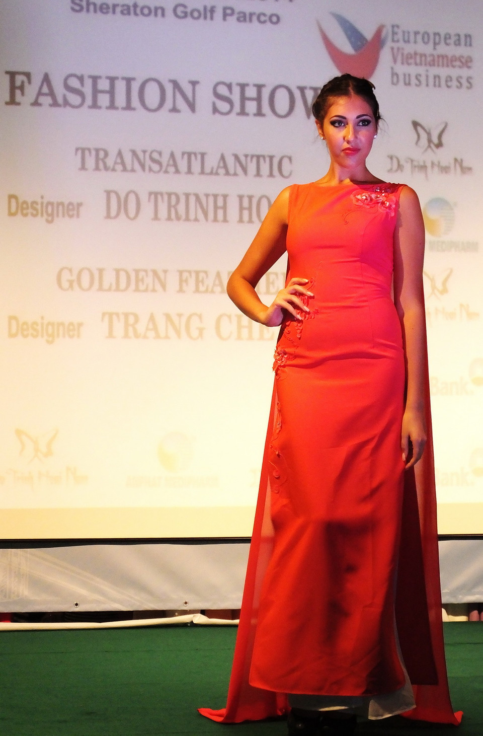 Thương hiệu thời trang Đỗ Trịnh Hoài Nam ra mắt hai bộ sưu tập thời trang trong đêm Gala Diner. (Ảnh: Quang Thanh/Vietnam+)