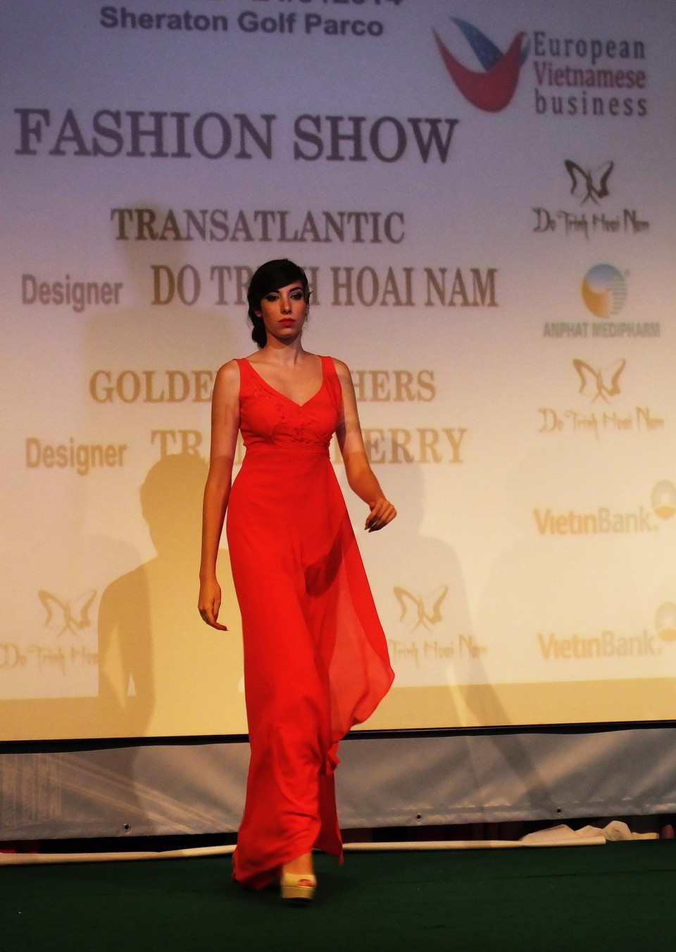 Thương hiệu thời trang Đỗ Trịnh Hoài Nam ra mắt hai bộ sưu tập thời trang trong đêm Gala Diner. (Ảnh: Quang Thanh/Vietnam+)