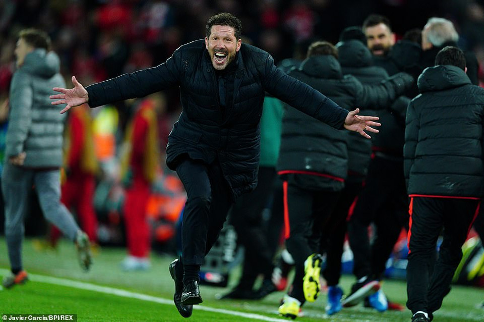 Diego Simeone đã không giấu được sự phấn khích khi chứng kiến những gì mà các học trò đã làm trên sân Anfield...nhưng đây chưa phải là kết quả cuối cùng.