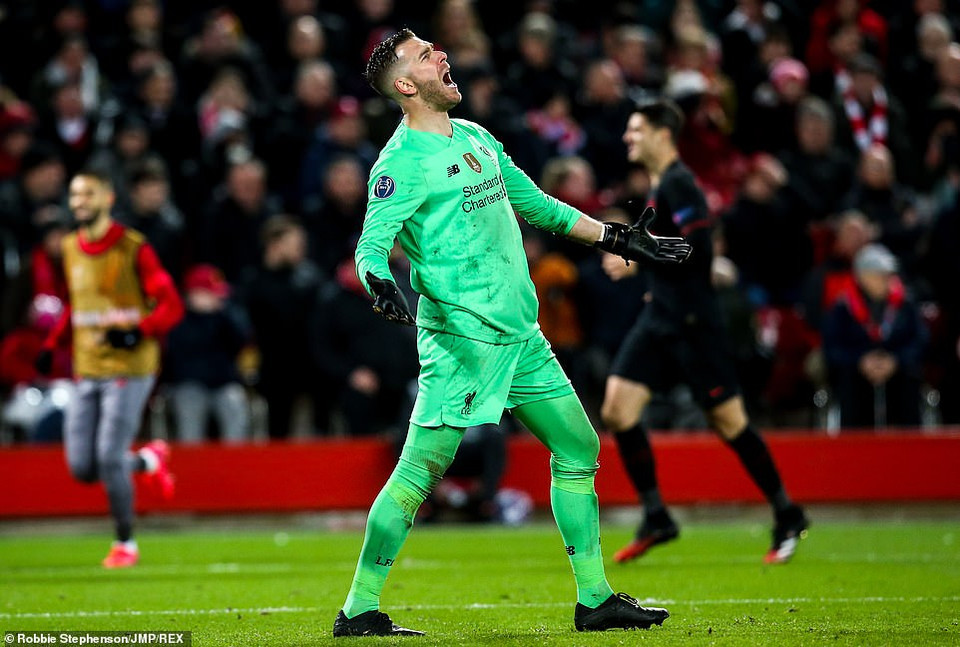 Tuy nhiên, chỉ 3 phút sau, sai lầm của thủ thành Adrian đã khiến đội chủ sân Anfield phải trả giá.