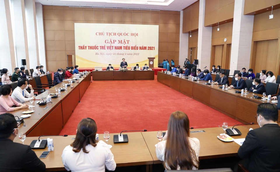 Chủ tịch Quốc hội Vương Đình Huệ phát biểu tại buổi gặp mặt. (Ảnh: Doãn Tấn/TTXVN)