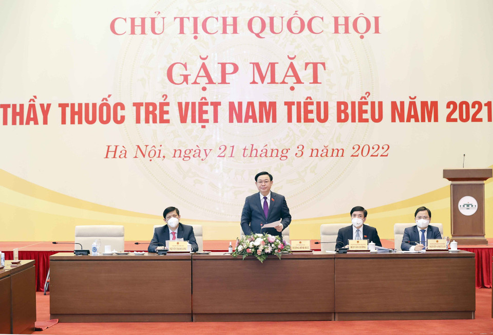 Chủ tịch Quốc hội Vương Đình Huệ phát biểu tại buổi gặp mặt. (Ảnh: Doãn Tấn/TTXVN)