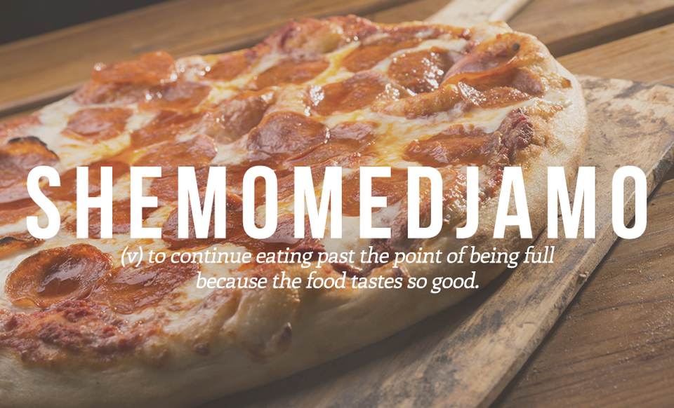  SHEMOMEDJAMO (đt) tiếp tục ăn dù đã cảm thấy no vì thức ăn quá ngon miệng.