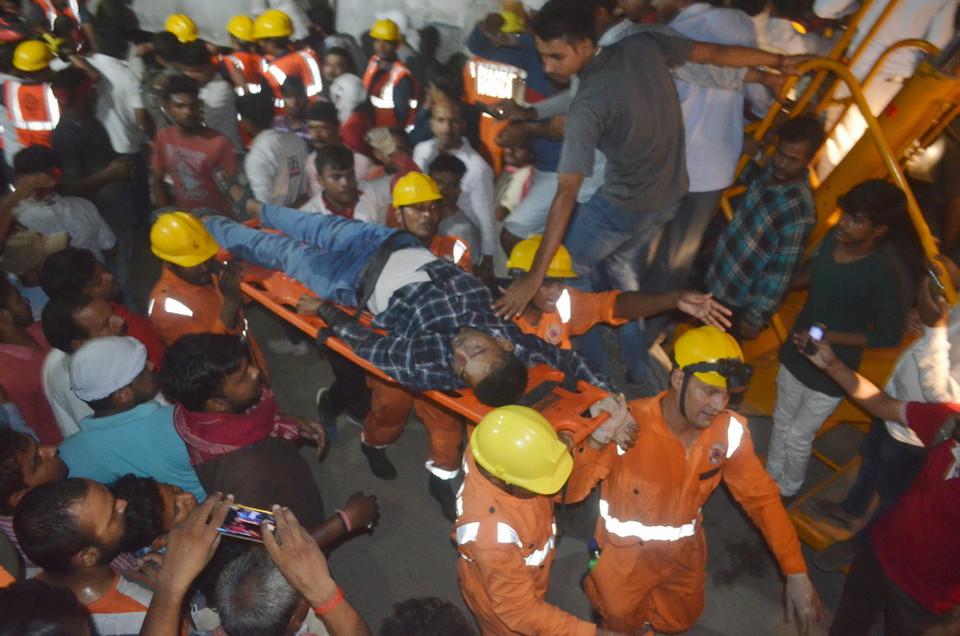 Hiện trường vụ sập cầu là huyện Varanasi, cách thủ phủ Lucknow của bang Uttar Pradesh 306 km về phía Đông Nam. (Nguồn: AFP/TTXVN)