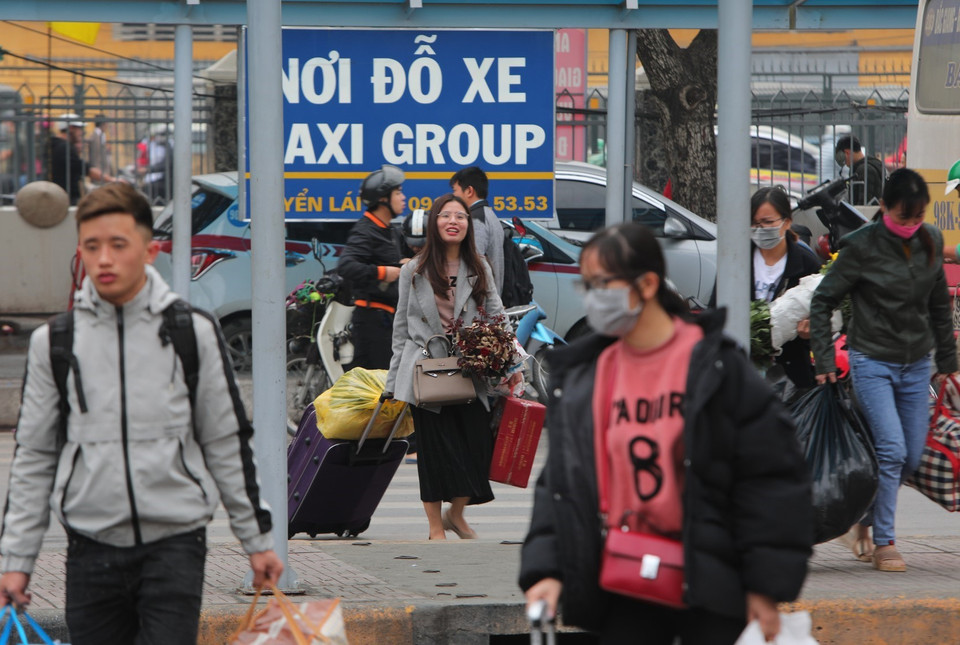 Hàng ngàn người dân sinh sống và làm việc tại Hà Nội bắt đầu rời thành phố về quê nghỉ Tết Canh Tý 2020. (Ảnh: Thành Đạt/TTXVN)