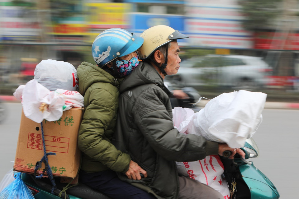 Hàng ngàn người dân sinh sống và làm việc tại Hà Nội bắt đầu rời thành phố về quê nghỉ Tết Canh Tý 2020. (Ảnh: Thành Đạt/TTXVN)