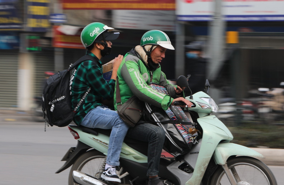 Hàng ngàn người dân sinh sống và làm việc tại Hà Nội bắt đầu rời thành phố về quê nghỉ Tết Canh Tý 2020. (Ảnh: Thành Đạt/TTXVN)