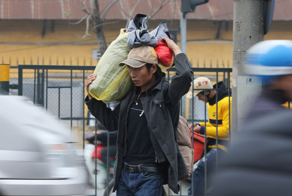 Hàng ngàn người dân sinh sống và làm việc tại Hà Nội bắt đầu rời thành phố về quê nghỉ Tết Canh Tý 2020. (Ảnh: Thành Đạt/TTXVN)