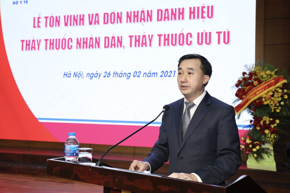 Thứ trưởng Bộ Y tế Trần Văn Thuấn phát biểu. (Ảnh: Minh Quyết/TTXVN)