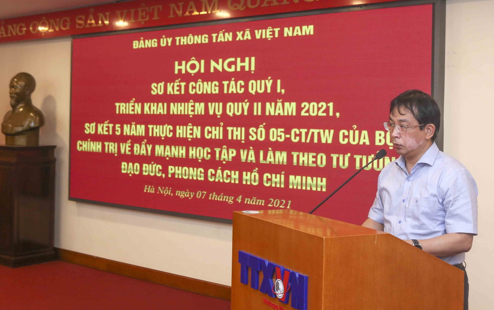 Phó Bí thư Đảng ủy, Phó Tổng giám đốc TTXVN Nguyễn Tuấn Hùng phát biểu. (Ảnh: Tuấn Đức/TTXVN)