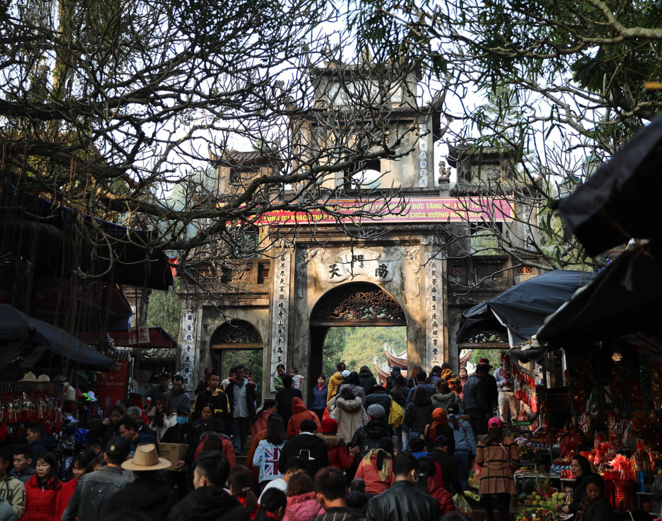 Trong ngày khai hội chùa Hương dự kiến đón khoảng 5 vạn du khách. (Ảnh: Thanh Tùng/TTXVN)