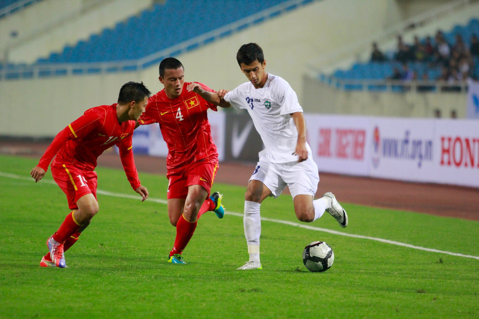 Cánh phải của Văn Hoàn liên tục bị khai thác. (Ảnh: Minh Chiến/Vietnam+)