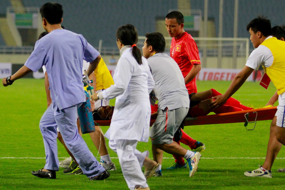 Văn Nhiên rời sân trong hiệp 2. (Ảnh: Minh Chiến/Vietnam+)