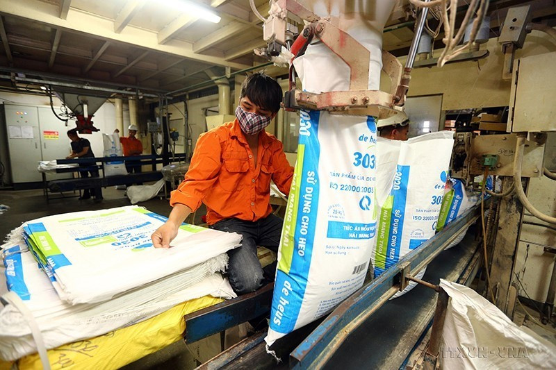 Sản xuất thức ăn chăn nuôi tại Công ty TNHH DE HEUS, vốn đầu tư của Hà Lan, tại Khu công nghiệp Bình Xuyên (Vĩnh Phúc). (Ảnh: Danh Lam/TTXVN)