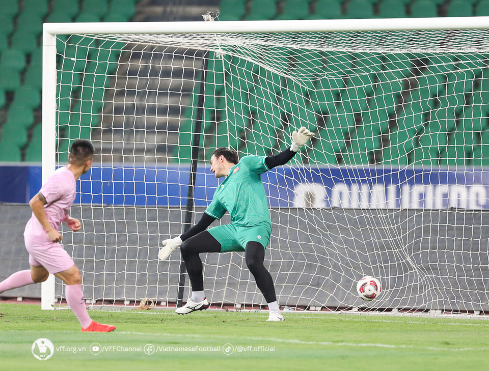 Tuy nhiên, không vì thế mà các cầu thủ Việt Nam thiếu đi sự quyết tâm. (Nguồn: VFF)