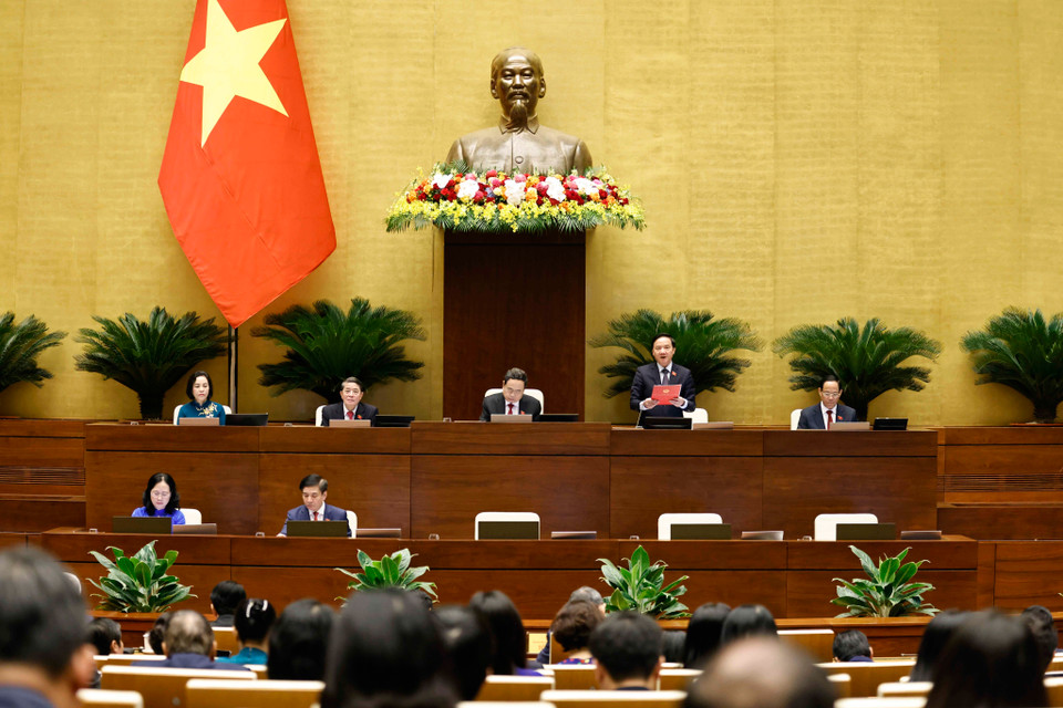 Phó Chủ tịch Quốc hội Nguyễn Khắc Định điều hành phiên bế mạc. (Ảnh: Doãn Tấn/TTXVN)