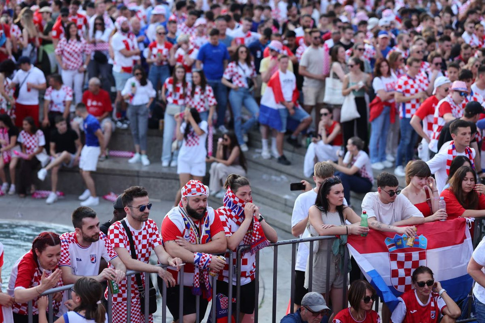 Màn trình diễn ấn tượng của Tây Ban Nha khiến cổ động viên Croatia buồn bã. (Nguồn: Reuters)