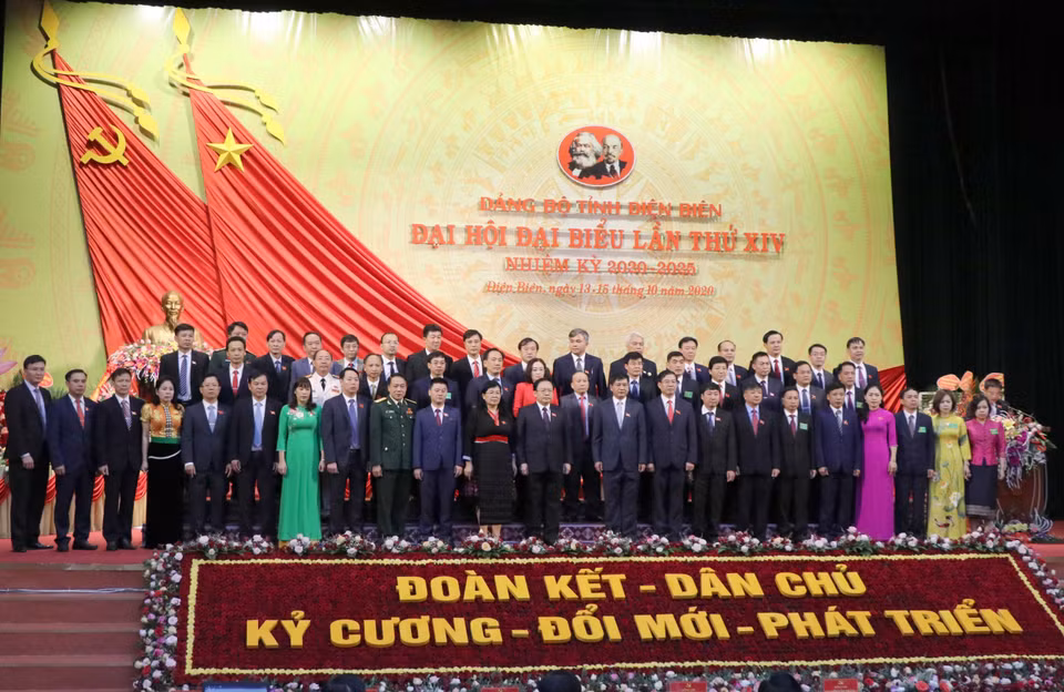 Ban Chấp hành Đảng bộ tỉnh Điện Biên khóa XIV, nhiệm kỳ 2020-2025 ra mắt tại Đại hội. (Ảnh: Xuân Tiến/TTXVN)
