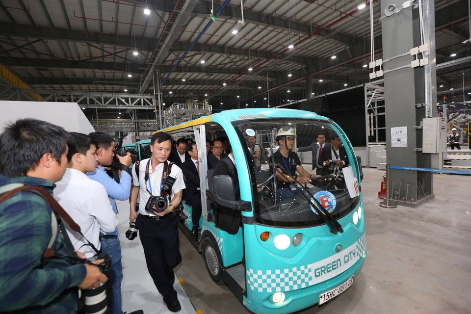 Rất đông đảo phóng viên báo chí có mặt để đưa tin về chuyến thăm. (Ảnh: Minh Sơn/Vietnam+).