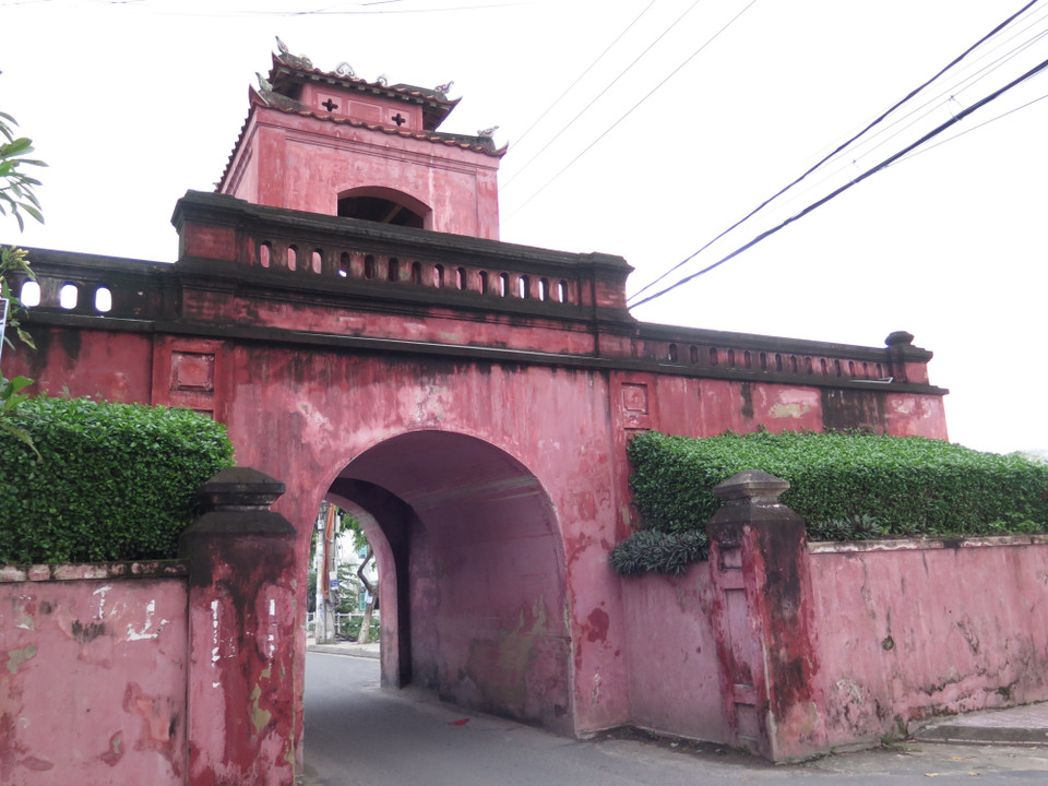 Cửa Tiền của thành cổ Diên Khánh, nằm trên trục đường phía Nam thị trấn Diên Khánh. (Ảnh: Phan Sáu/TTXVN)