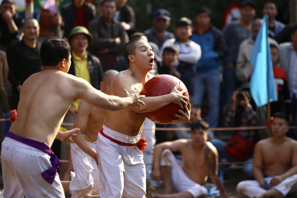 Khi thi đấu các bên đều tránh những pha va chạm không cần thiết. (Ảnh: Anh Tuấn/TTXVN)