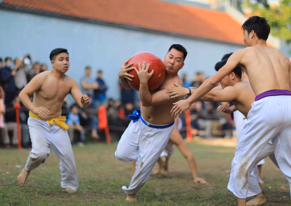 Làng Thuý Lĩnh đã trở thành địa điểm quen thuộc với lễ hội đầu năm. (Ảnh: Anh Tuấn/TTXVN)