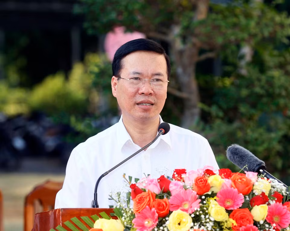 Chủ tịch nước Võ Văn Thưởng phát biểu, động viên, chúc Tết cán bộ, chiến sỹ Tiểu đoàn Cảnh sát Cơ động, Công an tỉnh Đồng Tháp. (Ảnh: Thống Nhất/TTXVN)