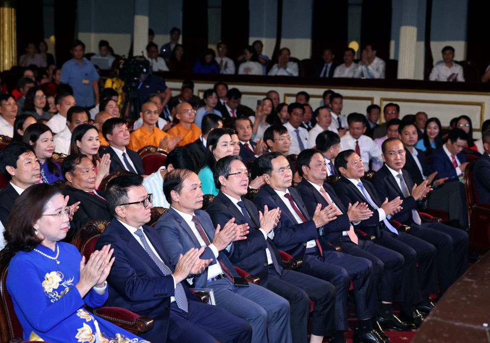 Chủ tịch Quốc hội Trần Thanh Mẫn và các đại biểu tham dự buổi lễ. (Ảnh: Thống Nhất/TTXVN)