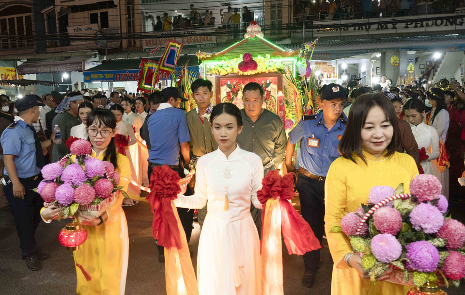 Đây là lễ hội đặc sắc, mang đậm nét văn hóa của cư dân vùng sông nước Tây Nam bộ, góp phần gắn kết với đời sống tinh thần, lưu giữ những giá trị lịch sử của các thế hệ tiền nhân trong tiến trình “khai phá” vùng đất phía Tây Nam của Tổ quốc. 