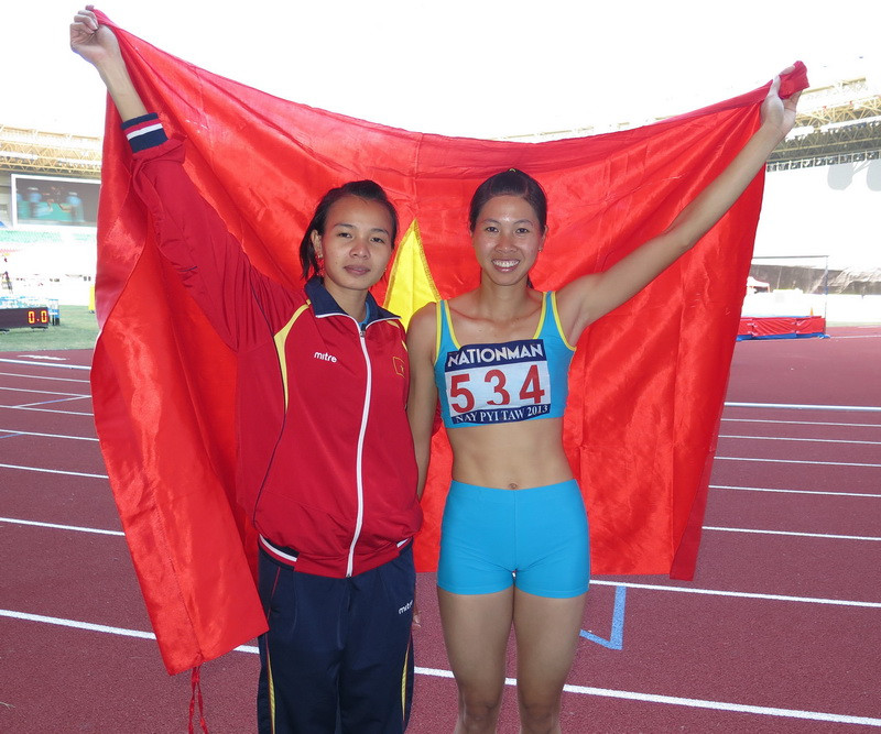 Vận động viên Dương Thị Việt Anh (phải) đoạt Huy chương Vàng nội dung nhảy cao nữ. (Ảnh: Quang Nhựt/TTXVN)