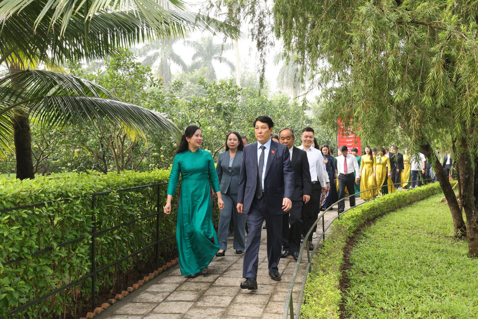 Chủ tịch nước Lương Cường thăm Khu di tích Chủ tịch Hồ Chí Minh tại Phủ Chủ tịch. (Ảnh: Lâm Khánh/TTXVN)