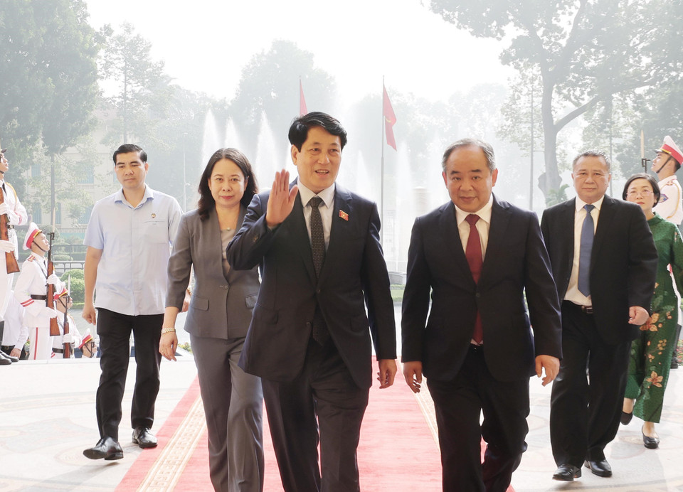 Chủ tịch nước Lương Cường đến Phủ Chủ tịch. (Ảnh: Lâm Khánh/TTXVN)