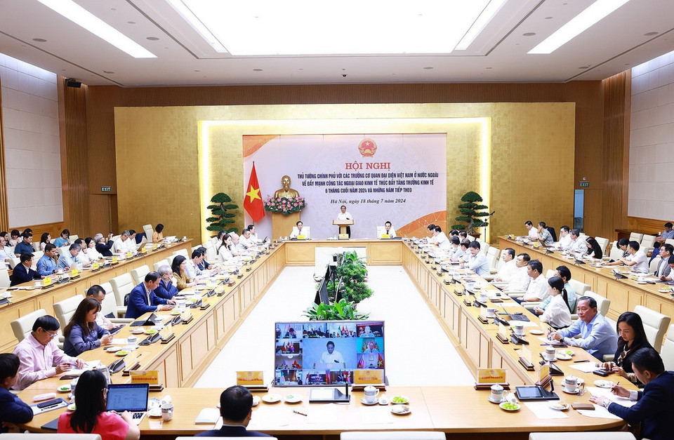Hội nghị Thủ tướng Chính phủ với các Trưởng cơ quan đại diện Việt Nam ở nước ngoài về đẩy mạnh công tác ngoại giao kinh tế.(Ảnh: Dương Giang/TTXVN)