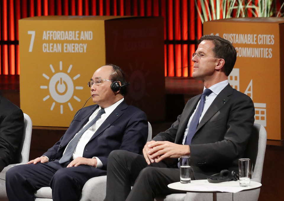 Thủ tướng Nguyễn Xuân Phúc và Thủ tướng Hà Lan Mark Rutte - hai trong số các diễn giả chính tại Phiên khai mạc Hội nghị thượng đỉnh P4G. (Ảnh: Thống Nhất/TTXVN)