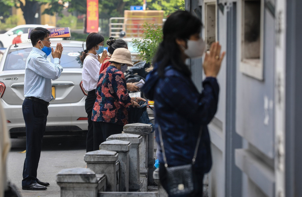 Thực hiện chỉ đạo của UBND thành phố Hà Nội, các điểm di tích lịch sử, đền chùa vẫn tiếp tục đóng cửa phòng dịch COVID-19. (Ảnh: Thành Đạt/TTXVN)