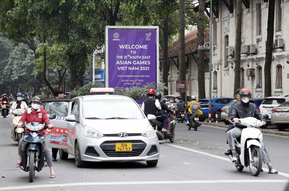 Biểu ngữ chào SEA Games 31 trên phố Hùng Vương. (Ảnh: Trần Việt/TTXVN)