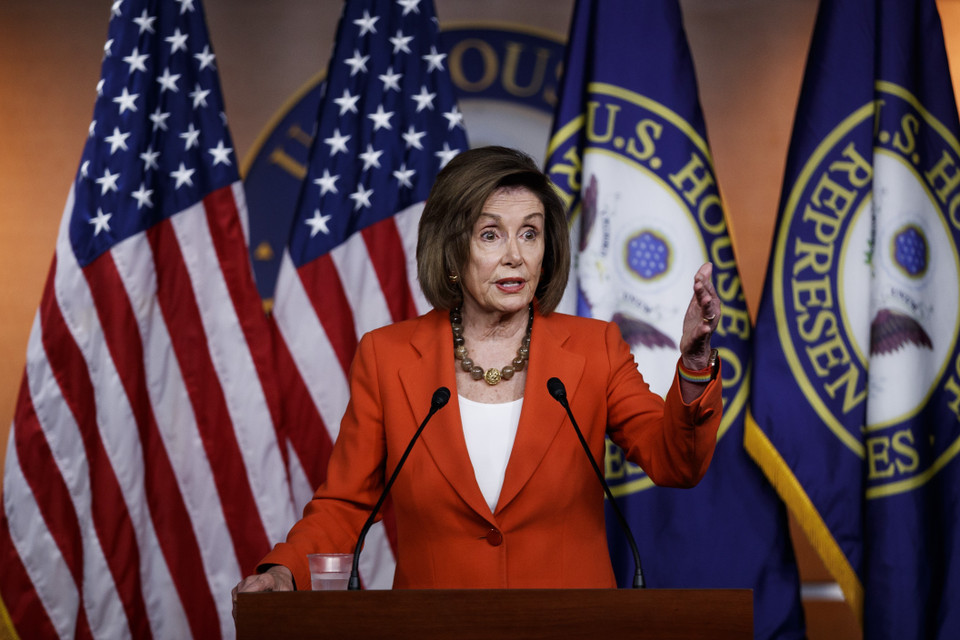 Ngày 31/10/2019, Hạ viện Mỹ đã thông qua nghị quyết về các thủ tục điều tra luận tội đối với Tổng thống Mỹ Donald Trump. Trong ảnh: Chủ tịch Hạ viện Mỹ Nancy Pelosi trong cuộc họp báo tại Washington D.C., ngày 31/10/2019. (Ảnh: THX/TTXVN)