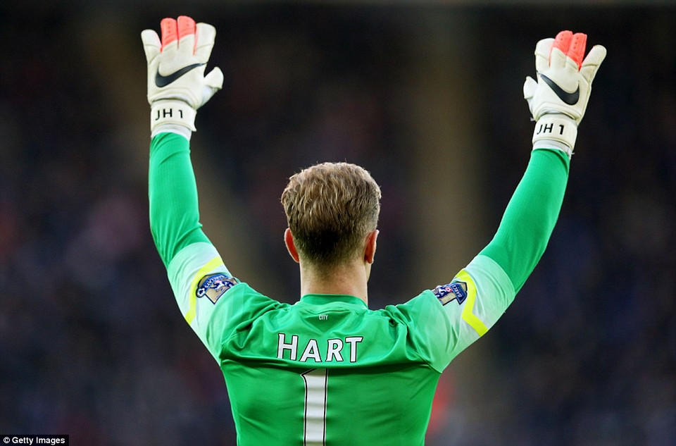 thi đấu ấn tượng để giúp đội nhà giành trọn 3 điểm trong cuộc đua với Chelsea, đội bóng cũ của Lampard.