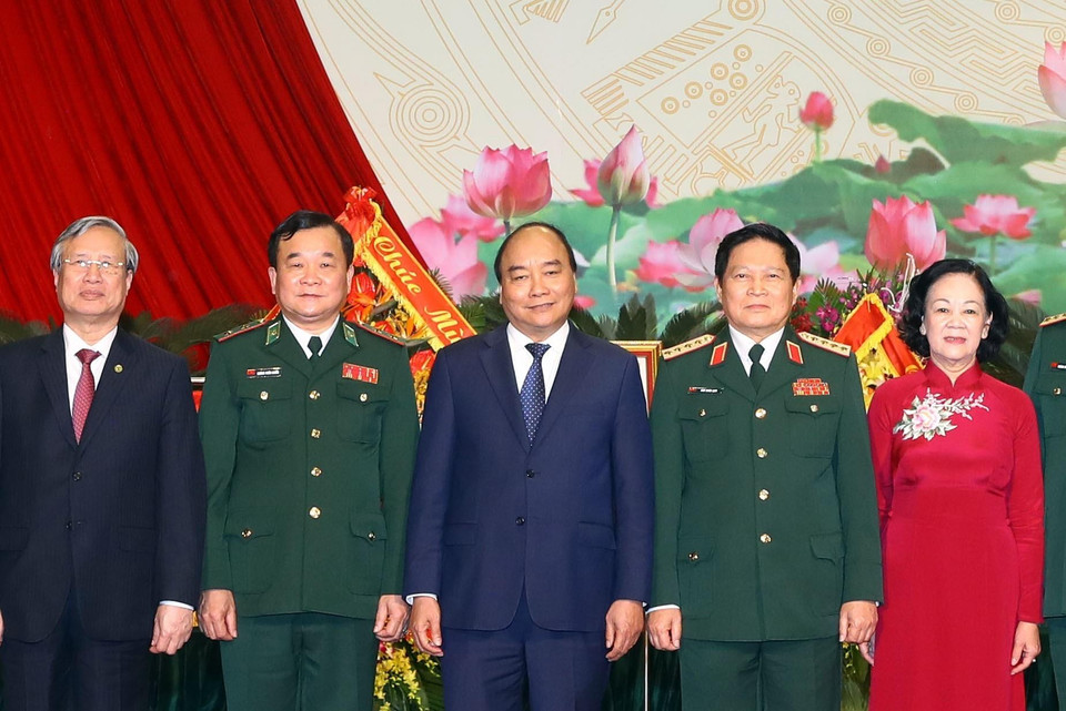 Thủ tướng Nguyễn Xuân Phúc chụp ảnh chung với các đại biểu. (Ảnh: Thống Nhất/TTXVN)